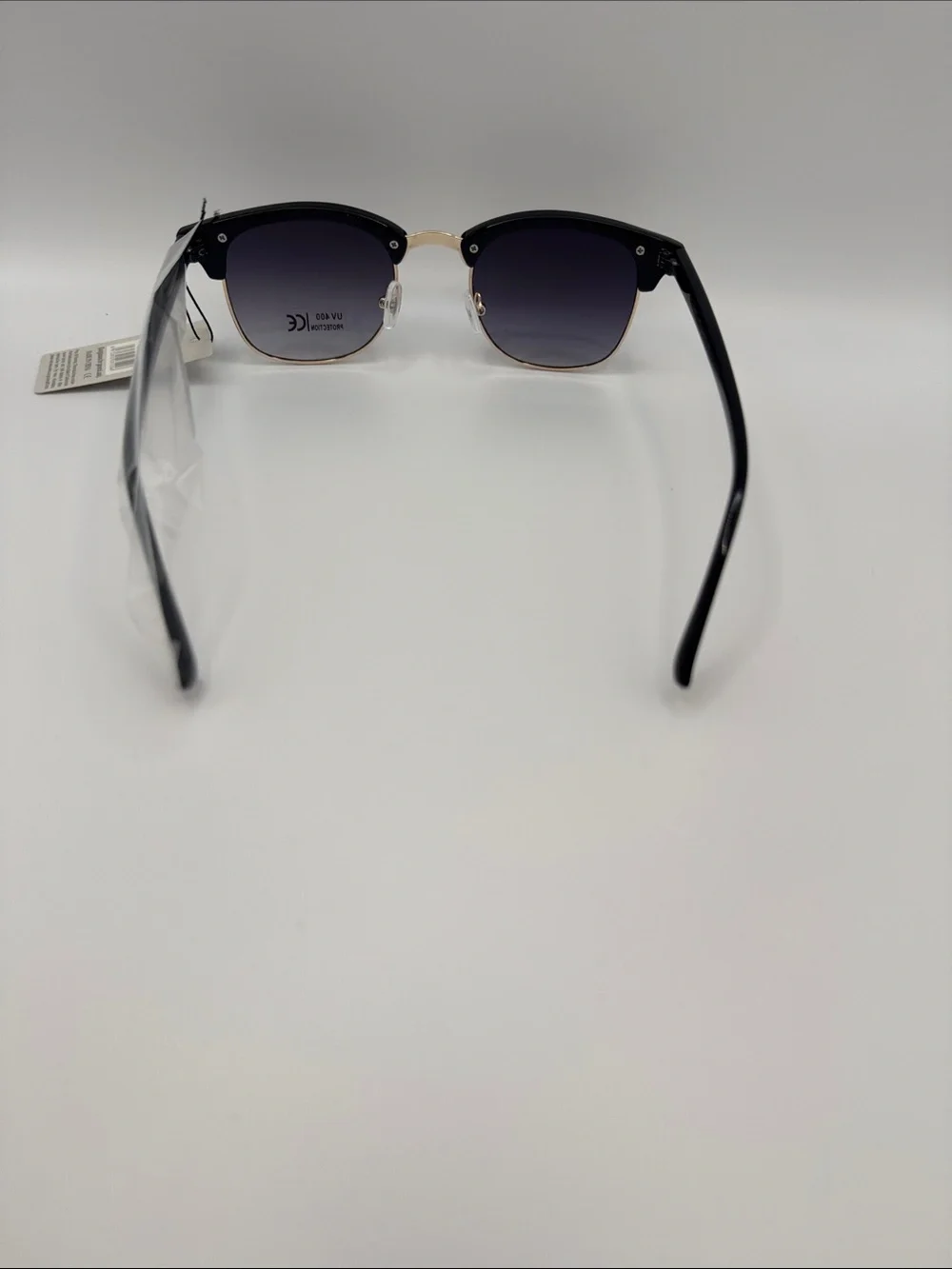 Classic Black and Gold Men's Sunglasses with Gradient Lenses
